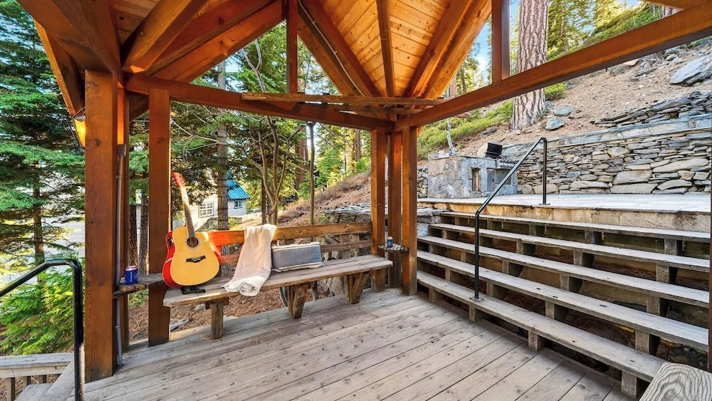 Grand Elk Chalet by Avantstay Private Beach + Pier + Hot Tub Historic A-frame in Carnelian Bay Near Tahoe City + Hiking Trails