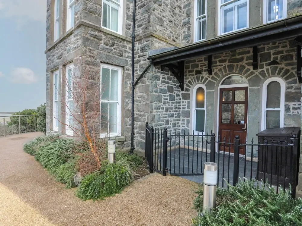 Harlech Apartments - Matholwch