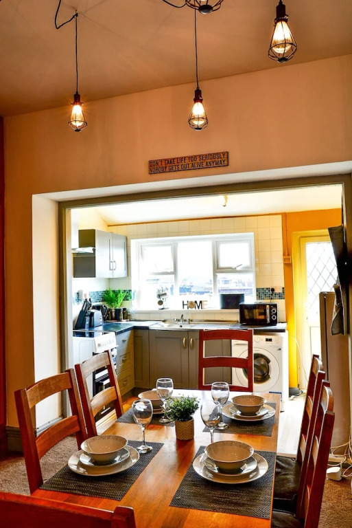 Captivating 3-bed House in Swansea Town Center