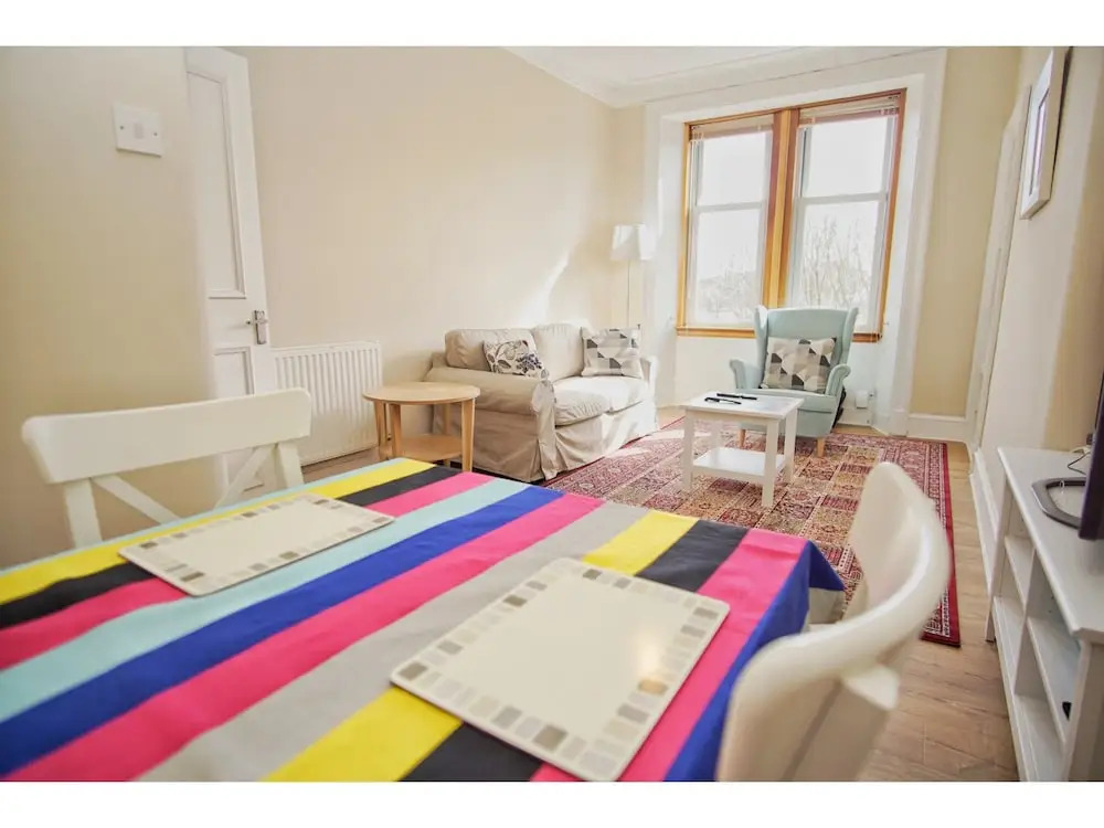 Bright & Spacious Flat 4 in Newhaven