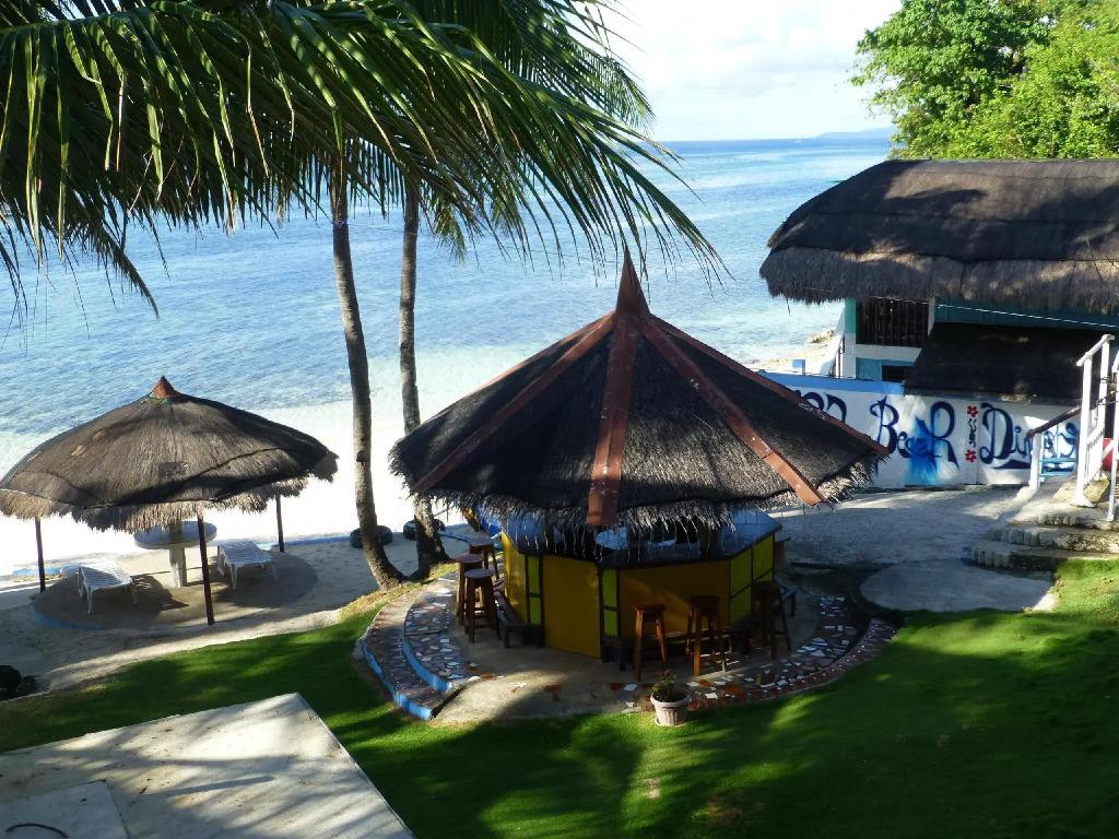 RedDoorz Premium @ Flower Beach Anda