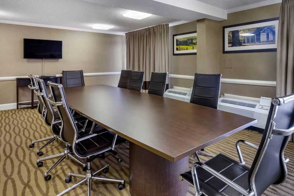 Comfort Inn & Suites near Danville Mall