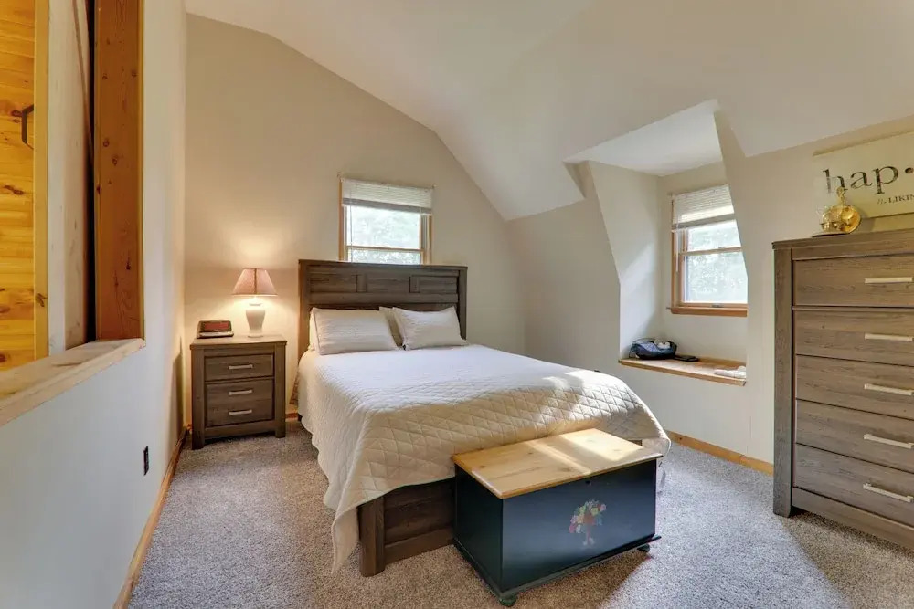 2 Mi to Elk Mountain: Poconos Escape on 11 Acres!