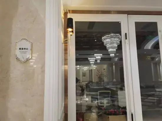 The Horizon Hotel