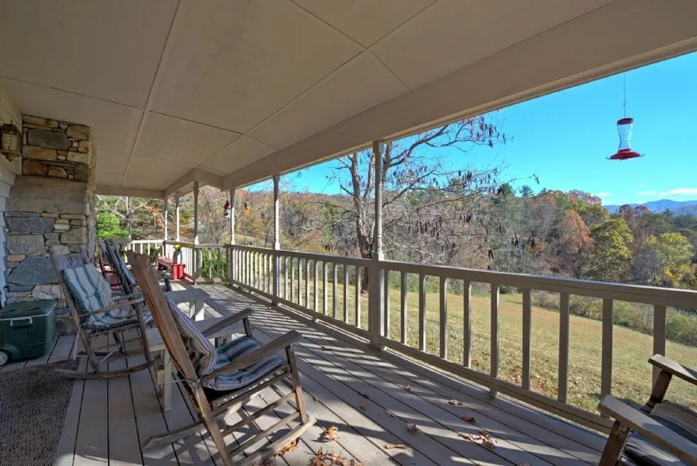 Lilly's Mountain Getaway - 4 Br Home