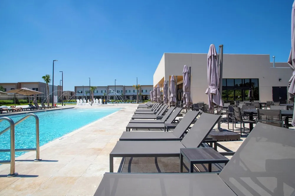 Luxury 4 Bedroom Home @ Magic Village Resort 7487