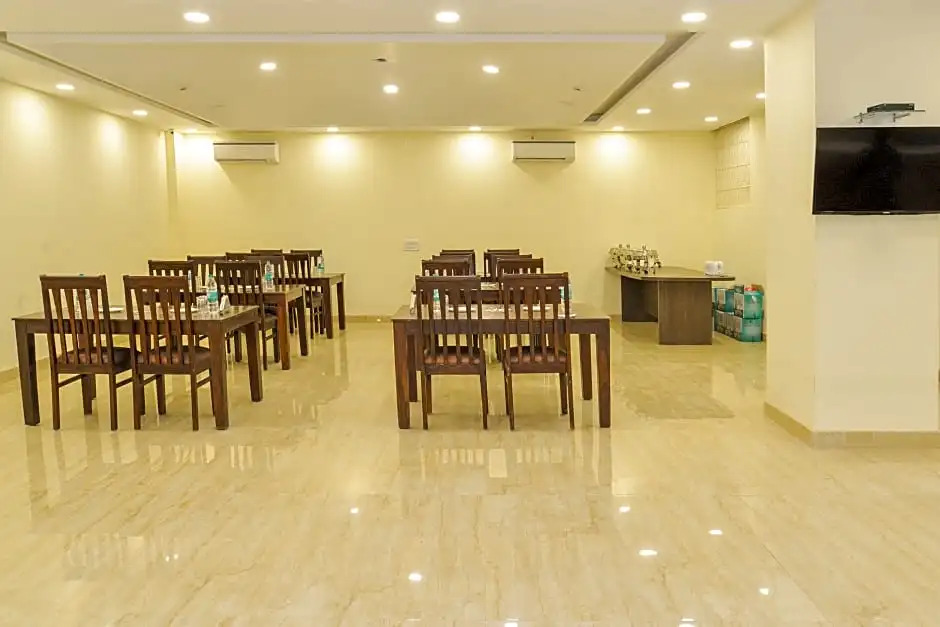 Capital O 12674 Hotel Grand Suites