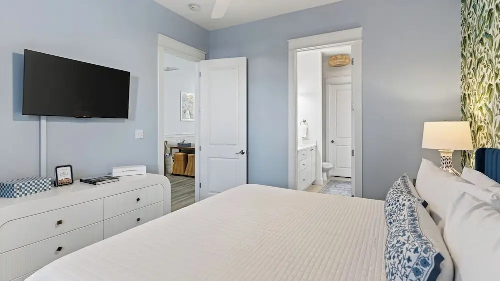 ? Private Backyard Minutes to 30A + Beaches Golf Cart + Bikes The Little Blue Beach House by Avantstay