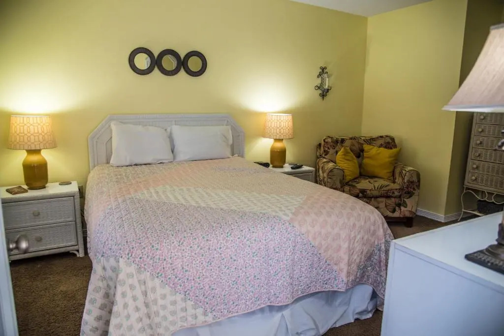 Beautiful 3 Bedroom BEACHFRONT Condo (F3) - Sleeps 10