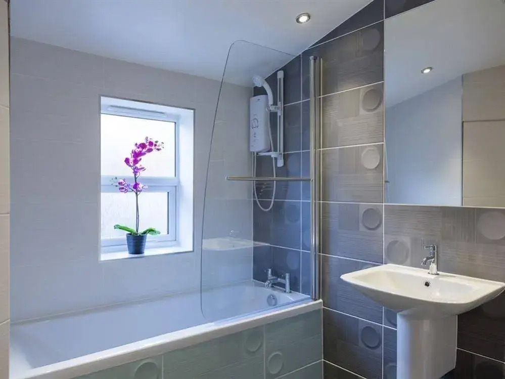 Charming Tower Bridge Apartment