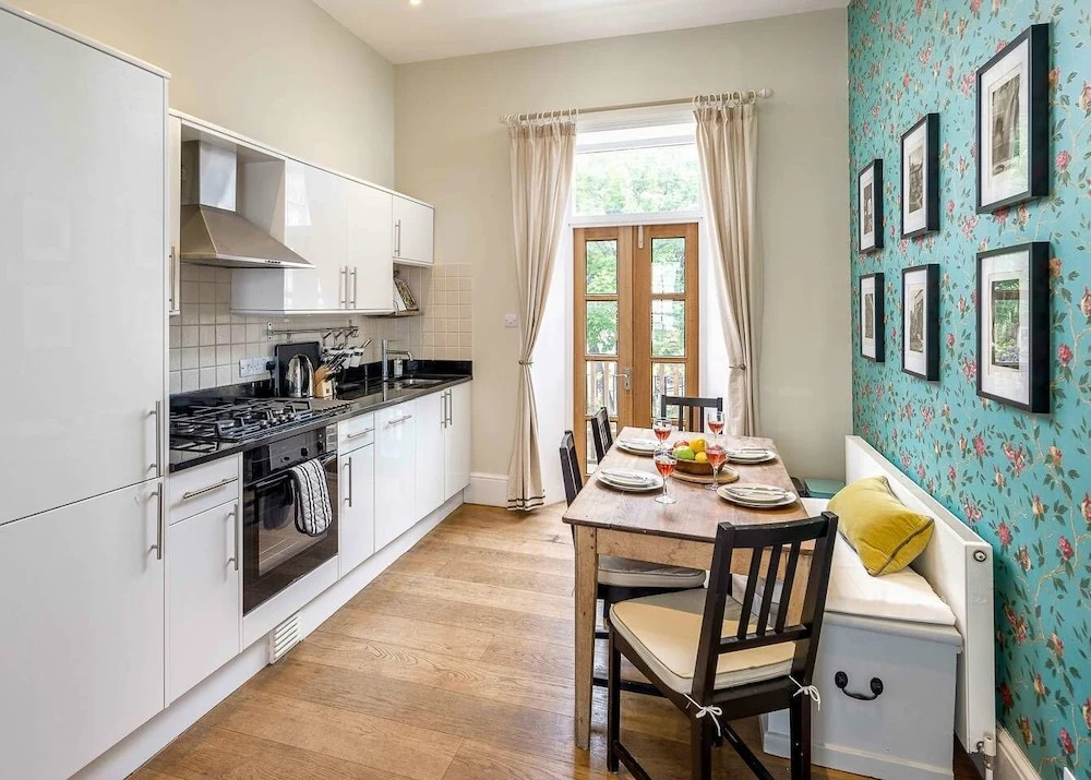 JOIVY Bright Flat for 6, Near Victoria and Warwick sq