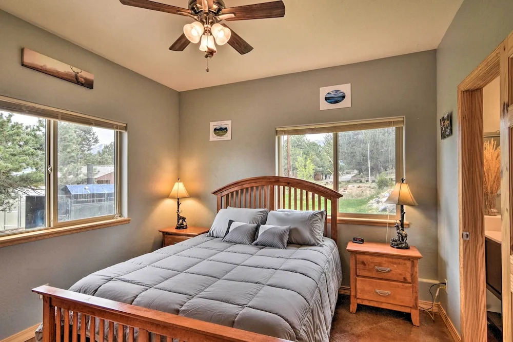 Stunning Home w/ Fire Pit, 11 Mi to Mt Yale!