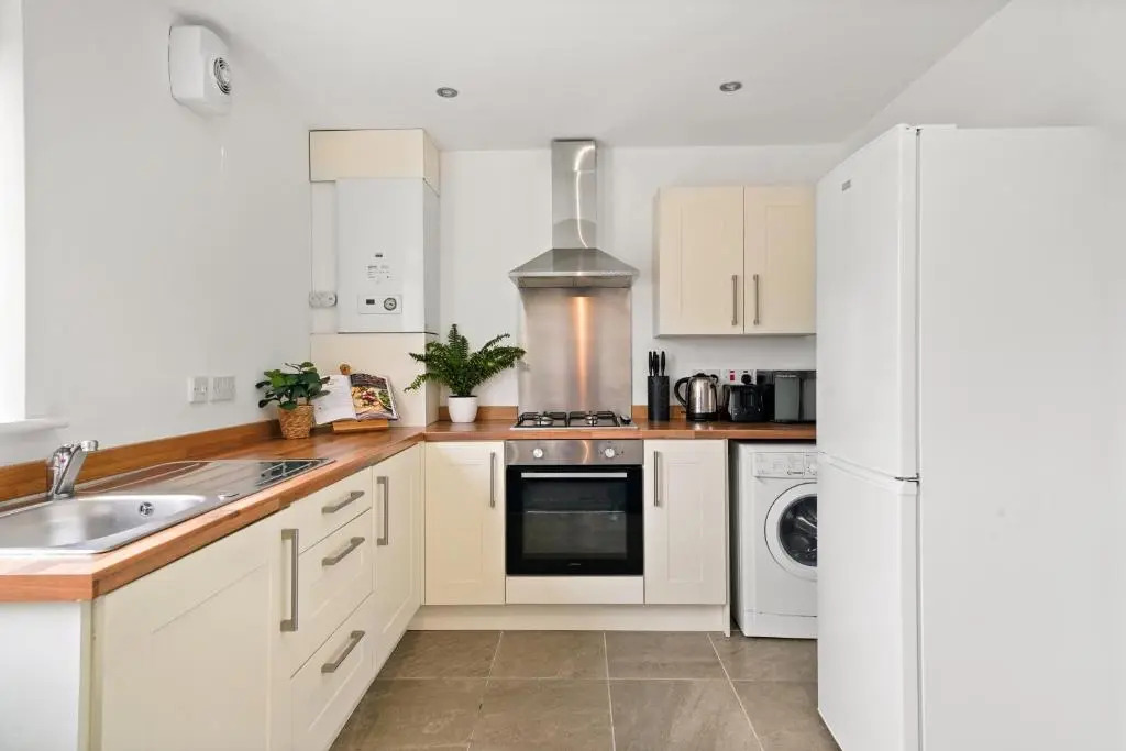 1 Sarah House by Truestays - 2 Bedroom Apartment - FREE Wifi & Parking