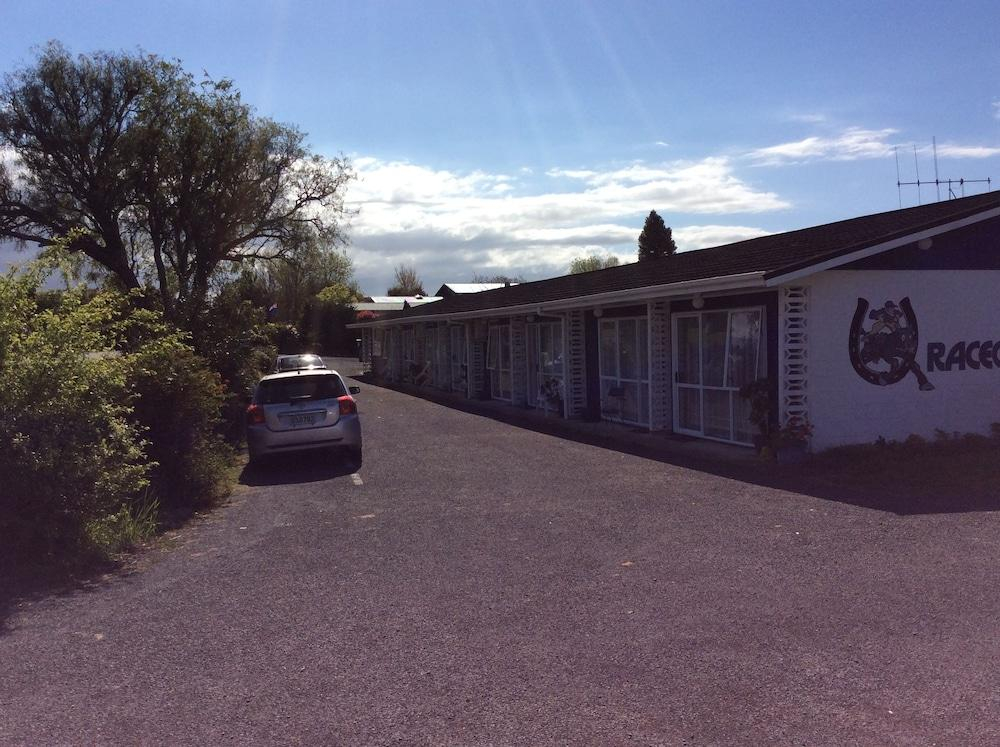 Racecourse Motel
