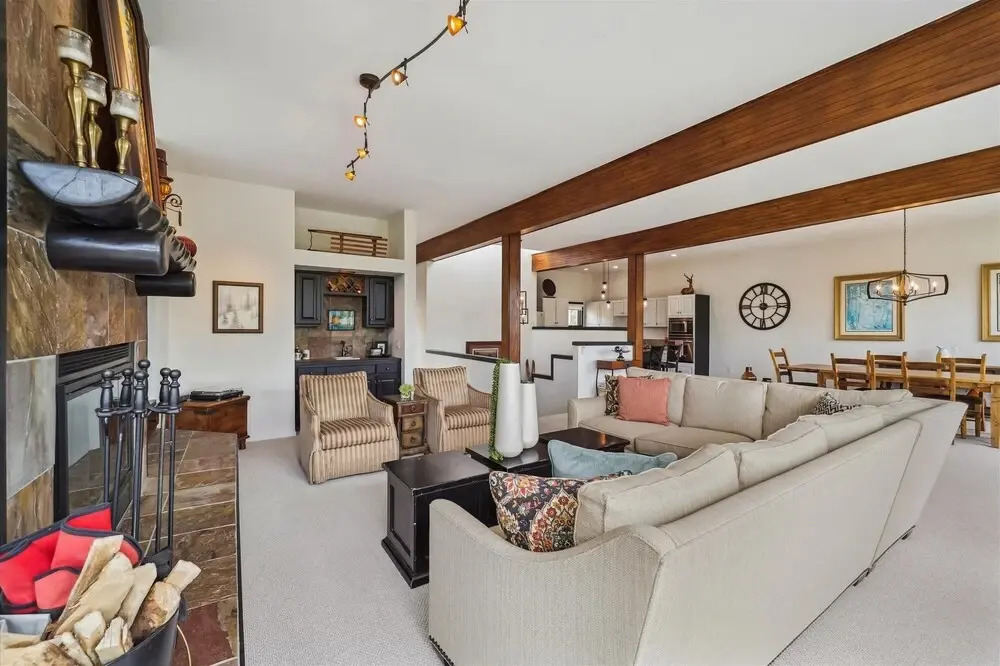 Bella Vista 5 Bedroom Townhouse by RedAwning