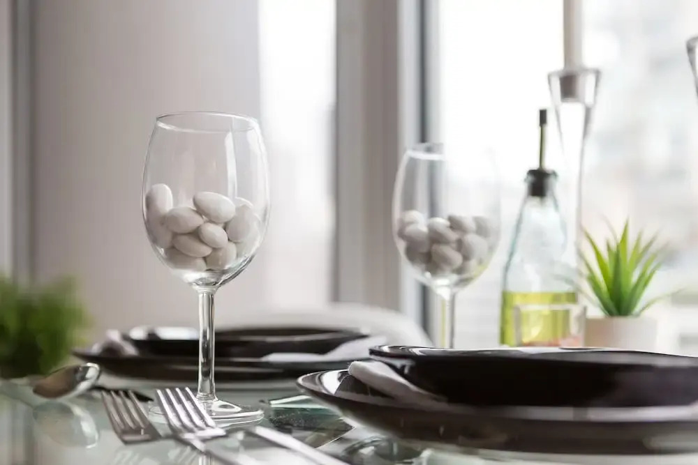 QuickStay - Chic Condo in Yorkville (Yonge & Bloor)
