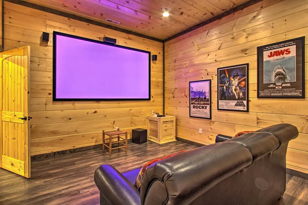 Luxe Cabin w/ Home Theater < 2 Miles to Gatlinburg