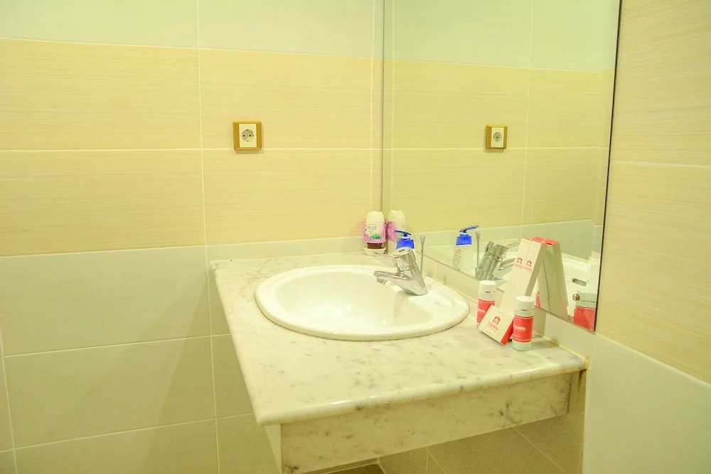 Exclusive 2 Bedrooms Ambassador By Travelio