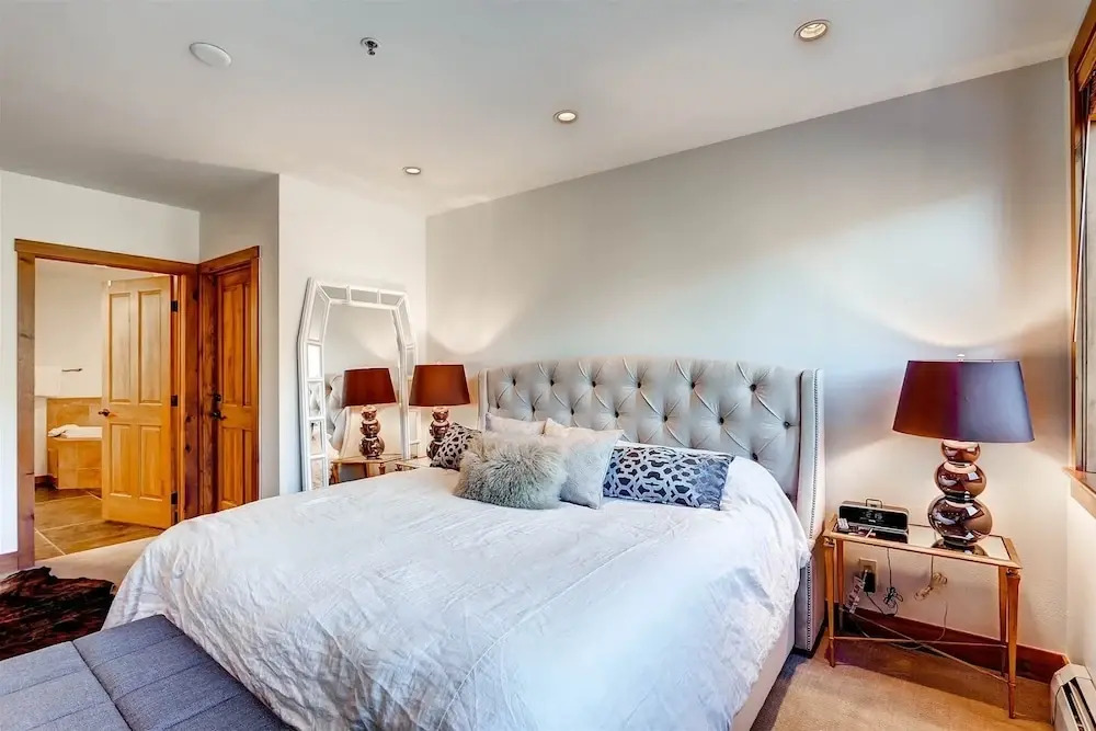 Premier 4 Bedroom Ski In, Ski Out Lone Eagle Condo With The Best Access To Skiing In Keystone