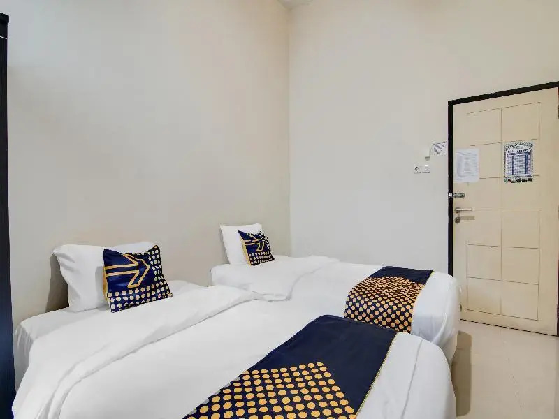 SPOT ON 91772 Nisrina Homestay Syariah