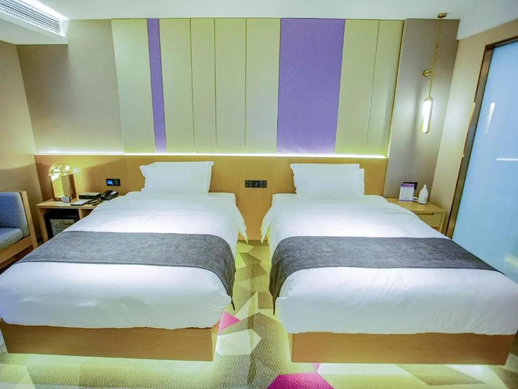 Lavande Hotel Lujiang Zhouyu Avenue