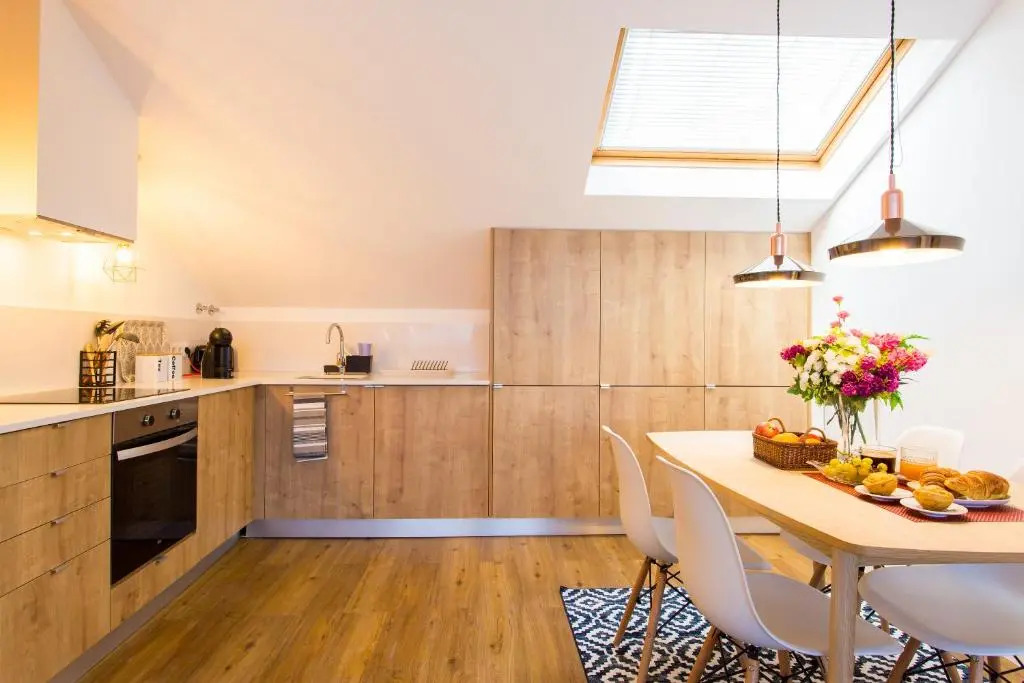 Amazing City Center 2 bdr flat!