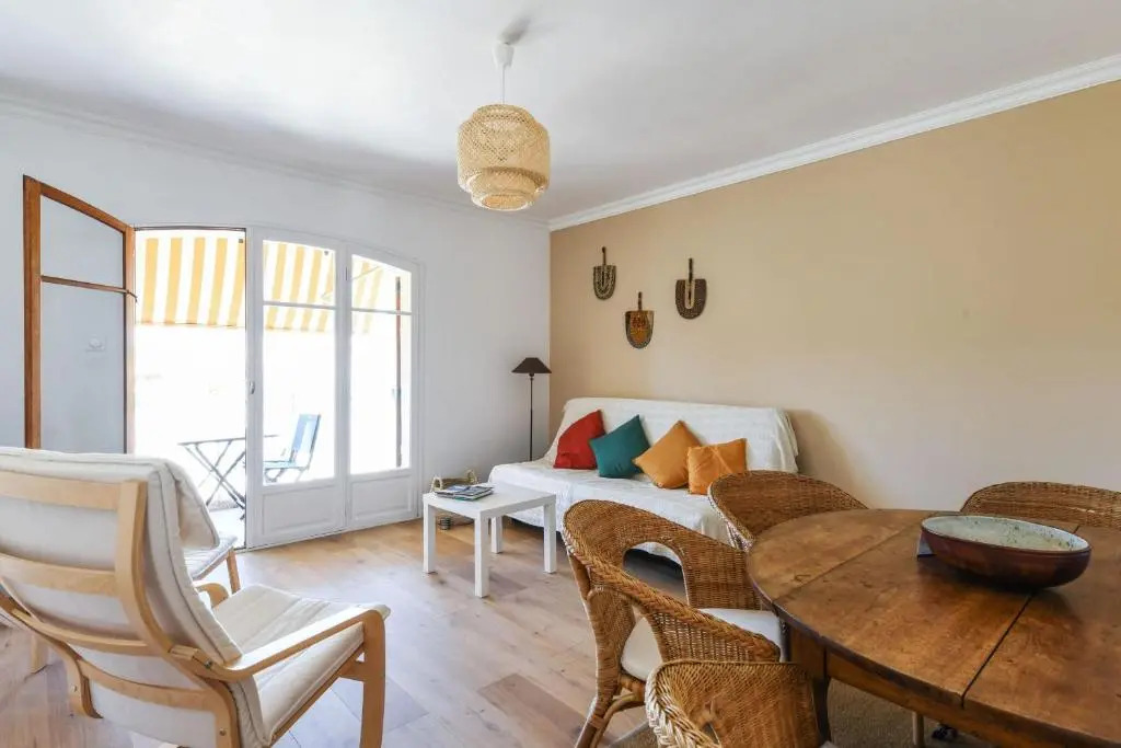 Beautiful flat at 10 min walk from the beach in Saint-Cyr-sur-Mer - Welkeys