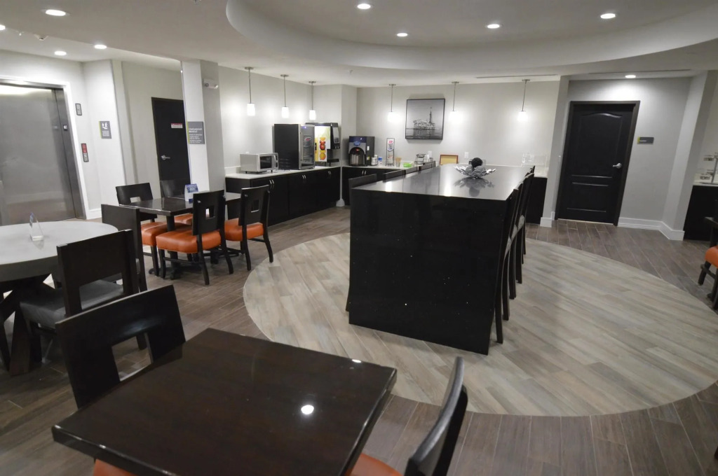 Best Western Plus Bay City Inn & Suites