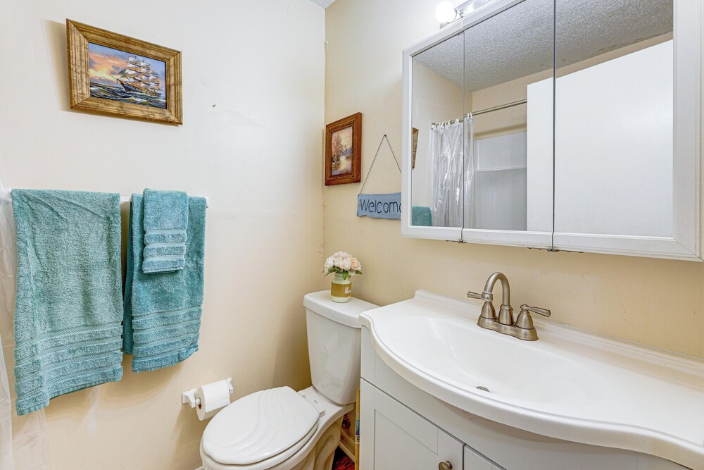 Walk to Ocean City Beach! Cozy Couples Retreat
