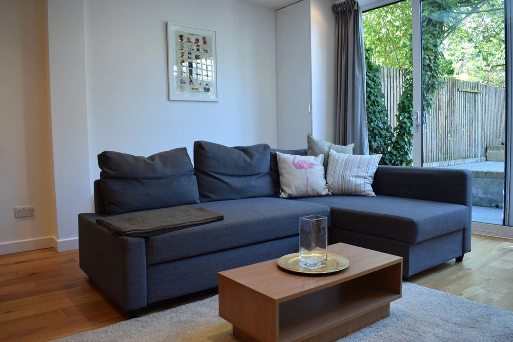 Spacious 2 Bedroom Apartment in South London
