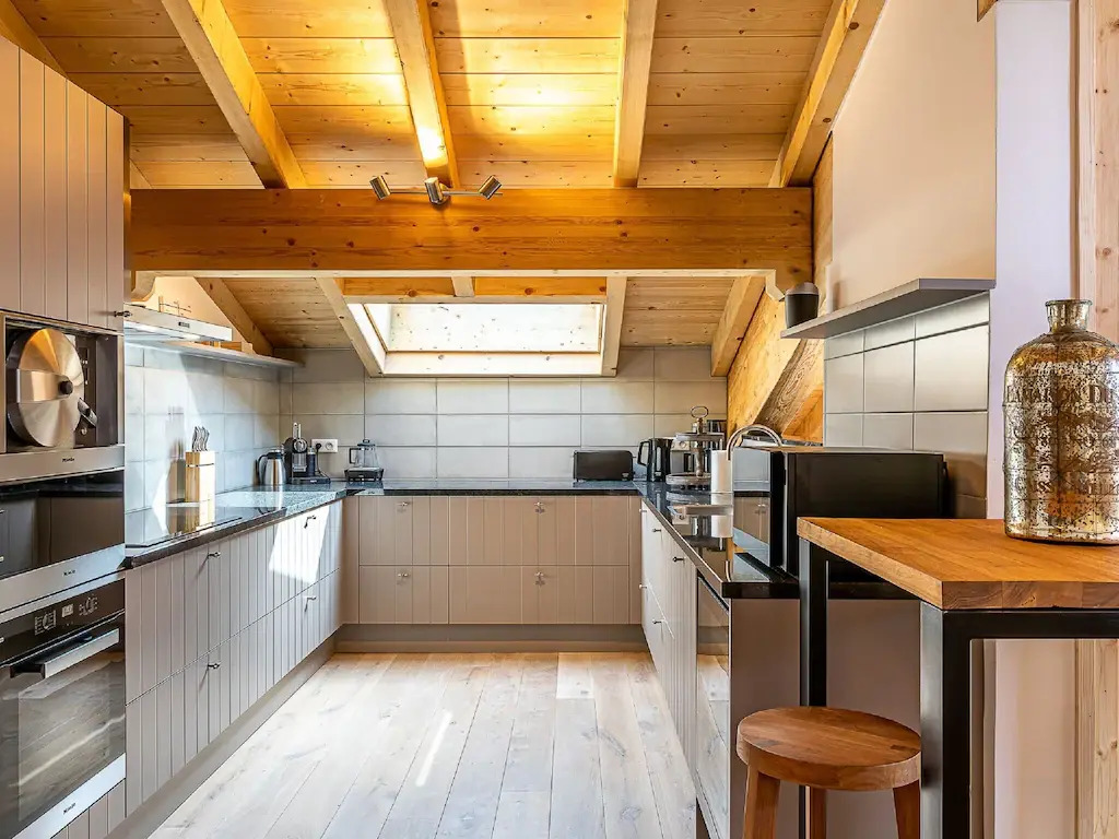 Penthouse with private sauna and wine climate cabinet