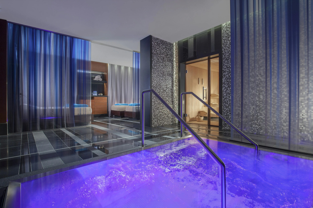 Royal Savoy Hotel & Spa