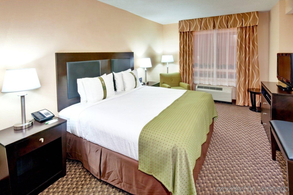 Holiday Inn & Suites Memphis - Wolfchase Galleria by IHG