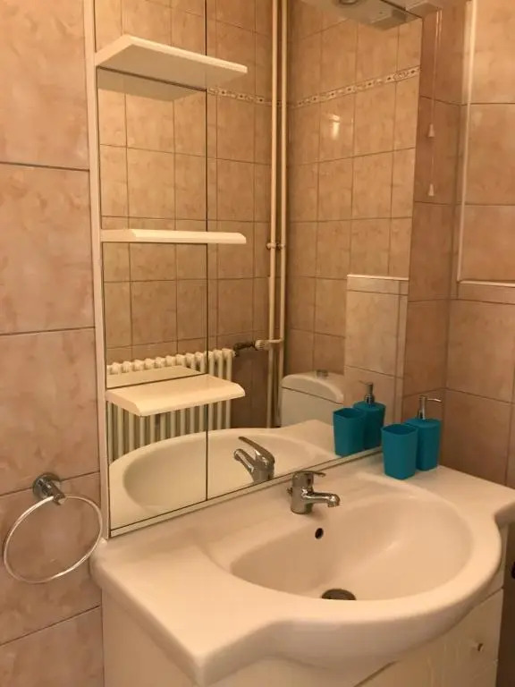 Studio Lora RM 1221