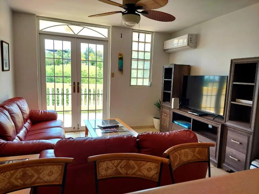 3 bdr apt with pool steps from Sandy Beach