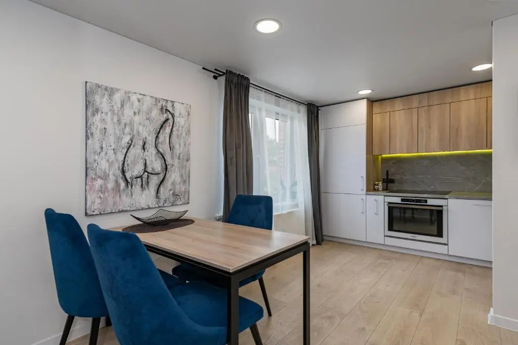 RIVERFRONT 2BD Old Town Apartment by Hostlovers