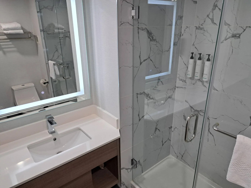 Comfort Hotel Vancouver Airport