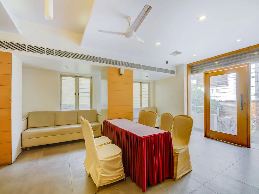 Hotel Leela Grand Inn