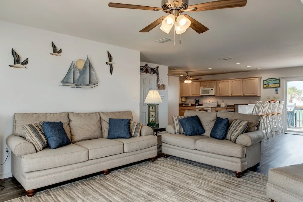 Sandbar - Spacious And Sunny - The Rooftop Crows Nest Offers Unsurpassed Island Views! 3 Bedroom Home by RedAwning