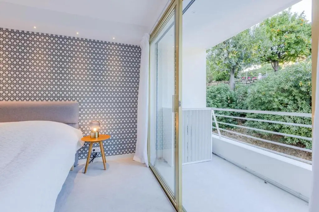SERRENDY Splendid 3-bedroom apartment within an upscale