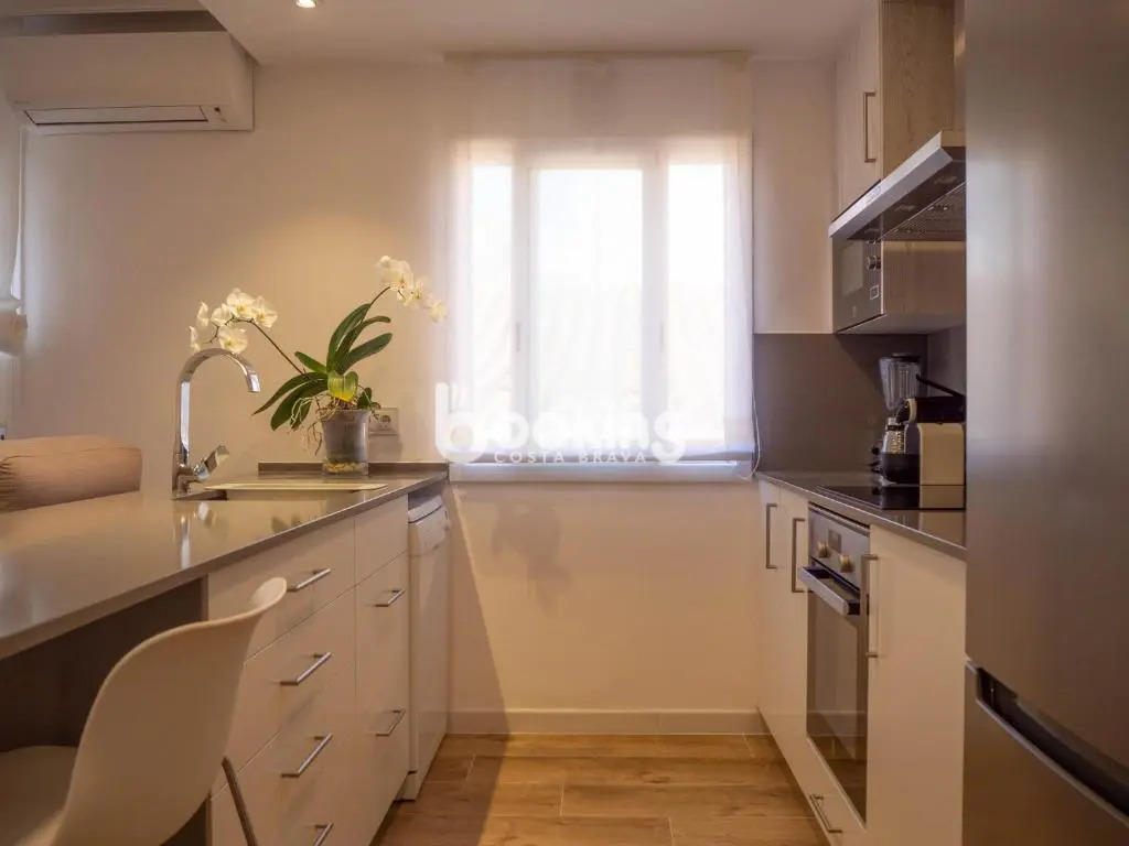 Indústria Apartament per 3 persones a 2 minuts de la platja amb Aire acondicionat i plaça d'aparcament