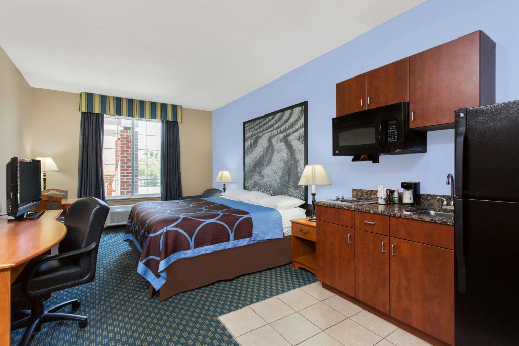 Super 8 by Wyndham Smithfield-Selma