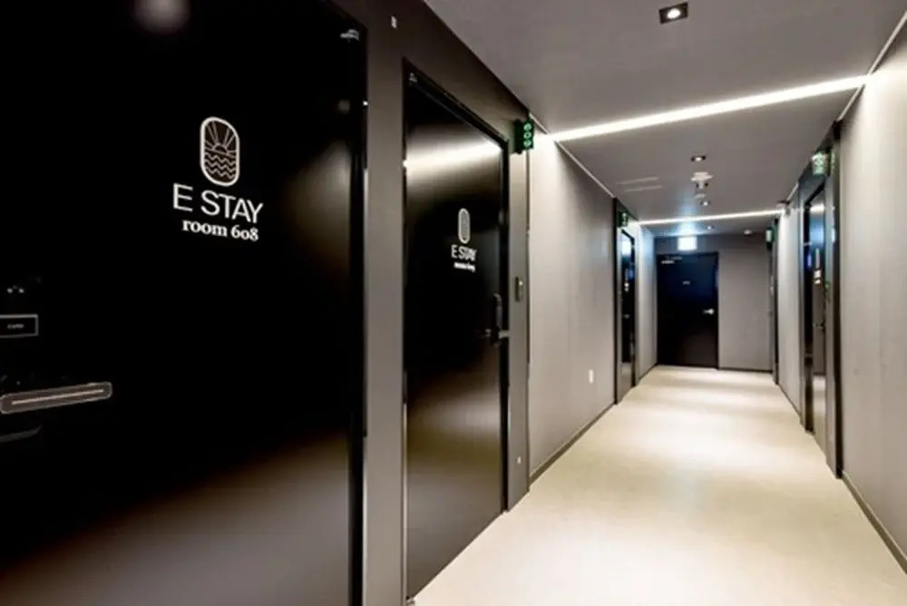E-Stay Hotel