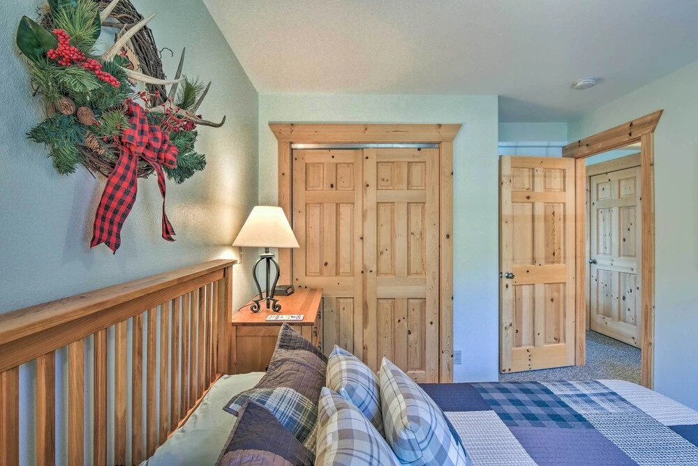 6 Mi to Turquoise Lake: Retreat w/ Covered Deck!