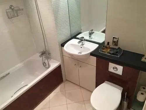 The Glasshouse Apartment