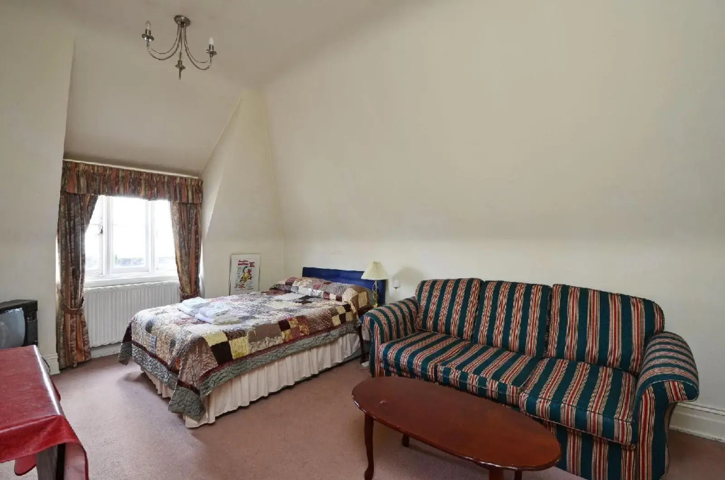 Kensington Court ApartHotel
