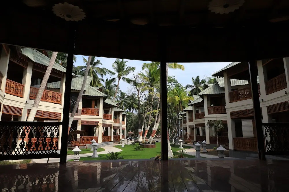 Sandyy Wavess Beach Resort