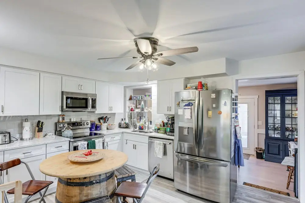 Lovely Lexington Home: 4 Mi to Downtown!