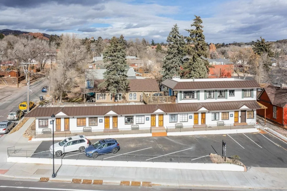 1BD Cozy Suiterestaurants & Hiking!dogs Welcome