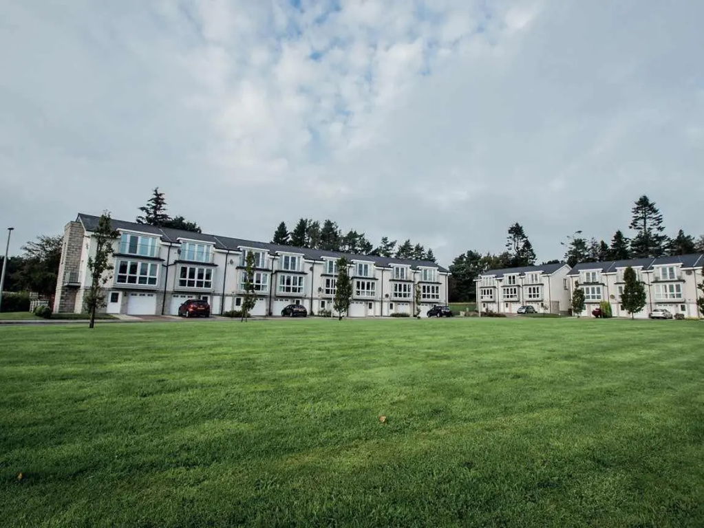 Am Pm Cults Townhouses